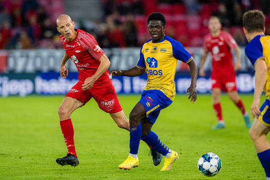 Ruben Kristiansen of Brann and Josias King Furaha of Grorud