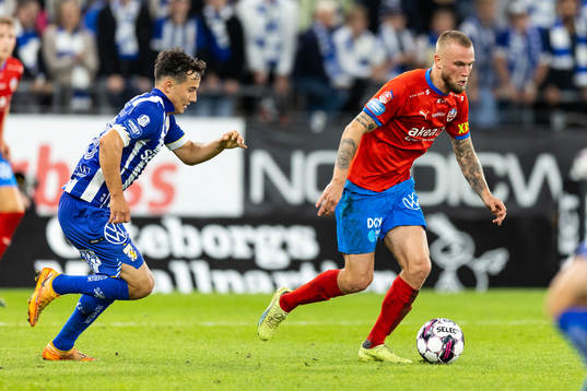 IFK Göteborgs Hussein Carneil och Helsingborgs Alexander