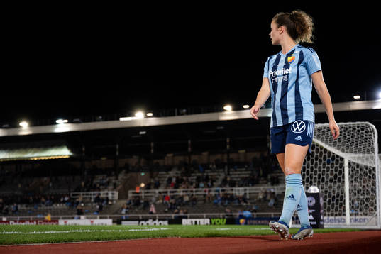 Djurgårdens Julia Walentowicz lämnar planen
