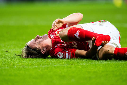 Kalmars Johan Karlsson har ont