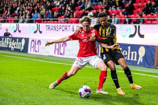 Kalmars Johan Karlsson och Häckens Tobias Sana