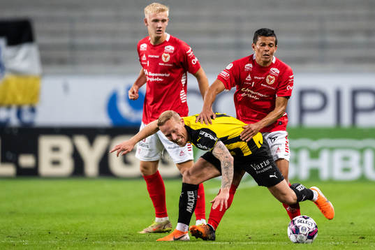 Häckens Mikkel Rygaard Jensen och Kalmars Romario Pereira