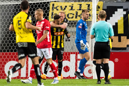 Häckens Tobias Sana jublar