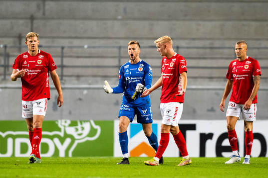 Kalmars målvakt Ricardo Friedrich och lagkamrater deppar