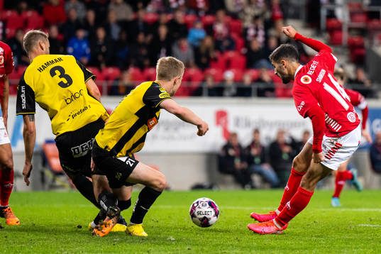 Häckens Tomas Olai Totland och Kalmars Noah Shamoun