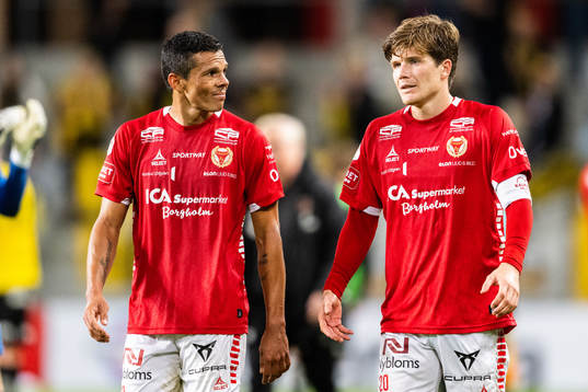Kalmars Romario Pereira Sipiao och Oliver Berg deppar