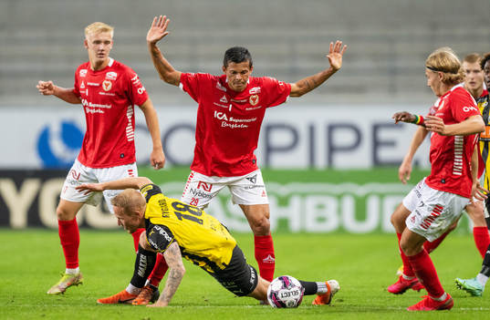 Häckens Mikkel Rygaard Jensen och Kalmars Romario Pereira