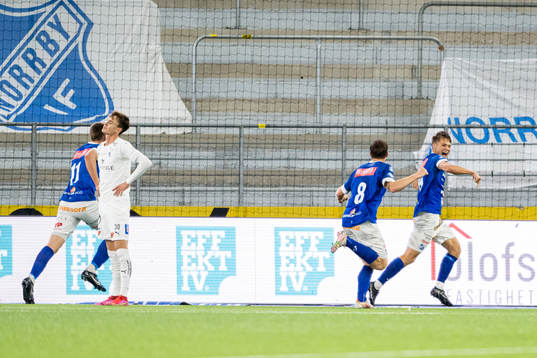 Norrbys Gustav Broman jublar