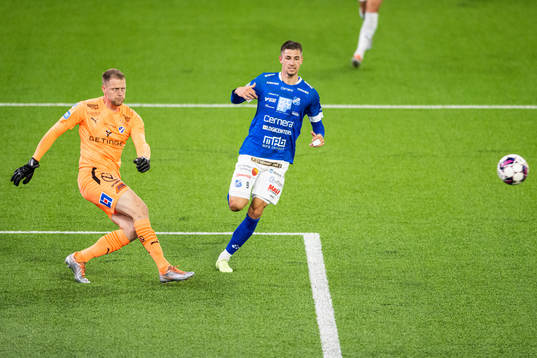 Halmstads målvakt Malkolm Nilsson Säfqvist och Norrbys