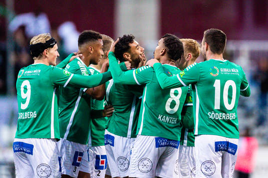 Brages Joakim Persson jublar
