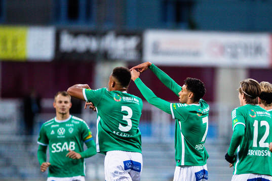 Brages Joakim Persson jublar