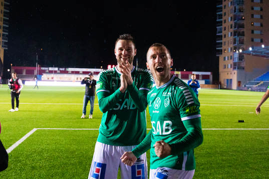 Brages Niklas Söderberg (v) och Jacob Stensson (h) jublar