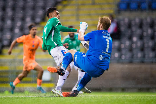 Brages Joakim Persson och AFC Eskilstunas målvakt Nick