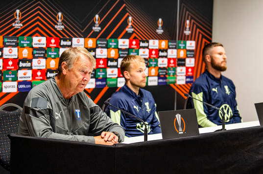 Head coach Åge Hareide, Oscar Lewicki and Lasse Nielsen