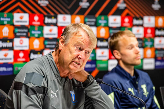 Head coach Åge Hareide and Oscar Lewicki