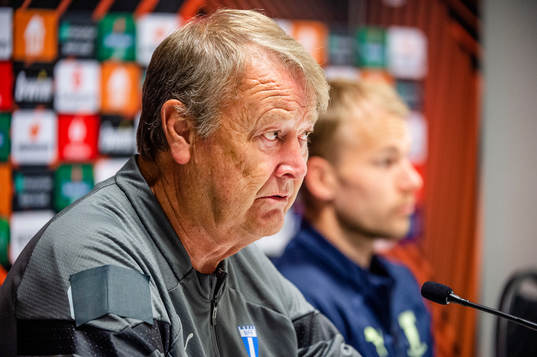 Head coach Åge Hareide and Oscar Lewicki