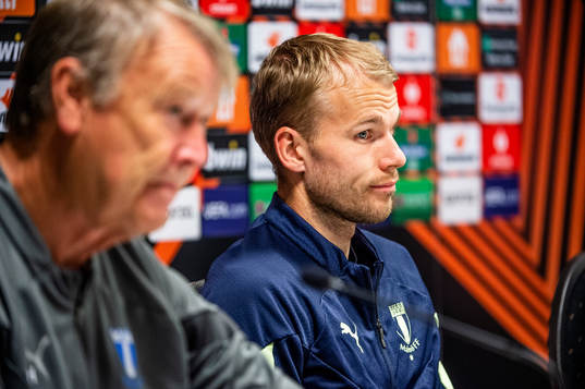 Head coach Åge Hareide and Oscar Lewicki