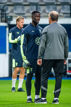 Goalkeeper Johan Dahlin, goalkeeper Ismael Diawara and head