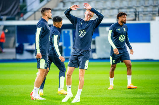 Hugo Larsson and <the players