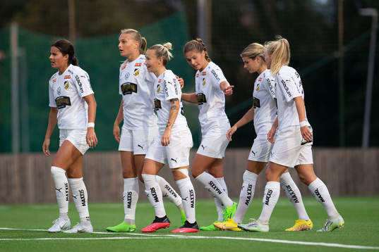 Häckens spelare jublar