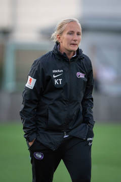 Jitex Huvudtränare Kajsa Tornfalk innan fotbollsmatchen i