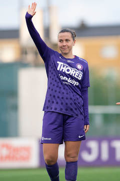Jitex Ella Smith Ygfeldt innan fotbollsmatchen i Svenska