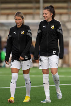 Häckens Andrine Hegerberg och Anna Csiki  innan