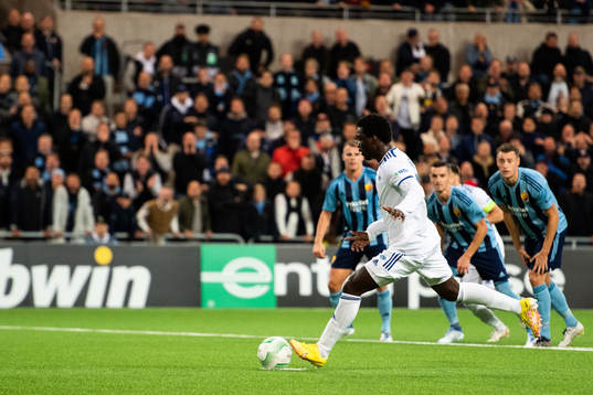 David Fofana of Molde scores 0-1