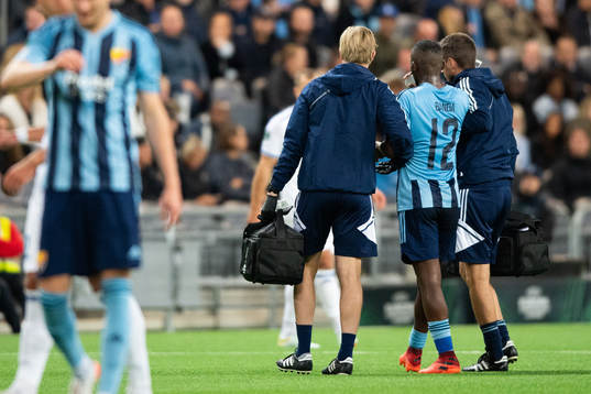 Emmanuel Banda of Djurgården receives medical treatment
