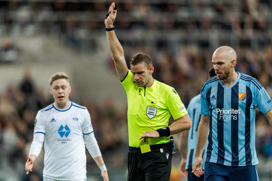 Ola Brynhildsen of Molde, Hungarian Referee Gergo Bogár