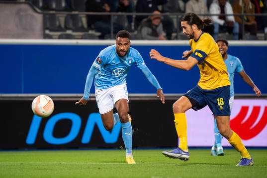 Isaac Kiese Thelin of Malmö FF and Christian Burgess of