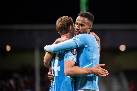 Isaac Kiese Thelin celebrate with Felix Beijmo of Malmö