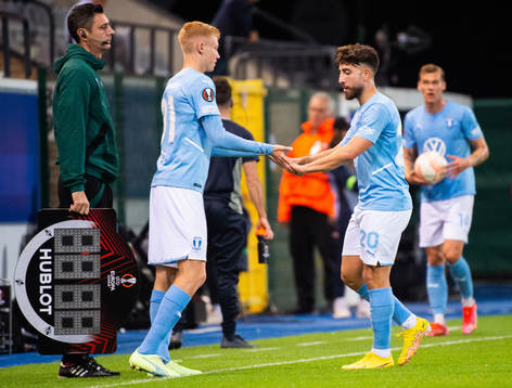 Hugo Larsson changes with Moustafa Zeidan of Malmö