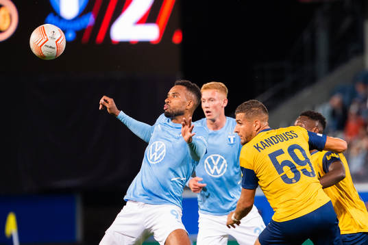 Isaac Kiese Thelin of Malmö and Ismaël Kandouss of Royale