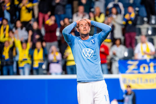 Ola Toivonen of Malmö FF looks dejected