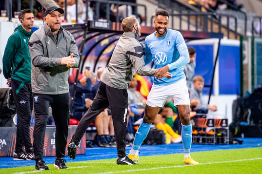 Assistant coach Nikola Trajkovic and Isaac Kiese Thelin of