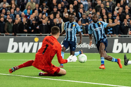 Emmanuel Banda of Djurgården scores 2-1
