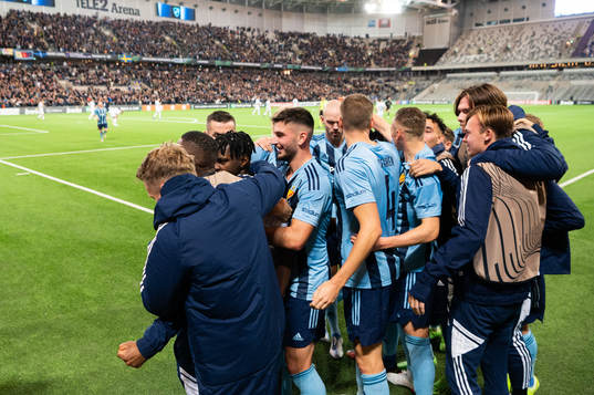 Joel Asoro of Djurgården celebrates