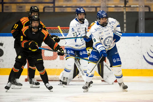 Brynäs Mina Waxin och Leksands Ella Albinsson