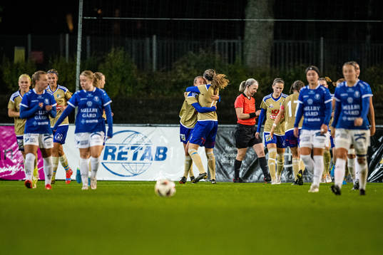 Södra Sandbys spelare jublar