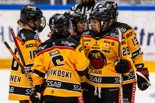 Luleås Emma Nordin jublar