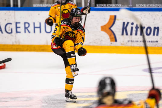 Luleås Viivi Vainikka jublar