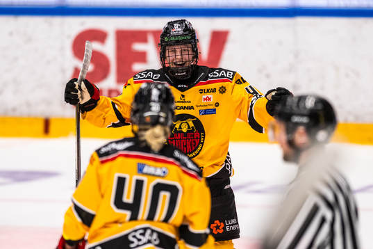 Luleås Viivi Vainikka jublar