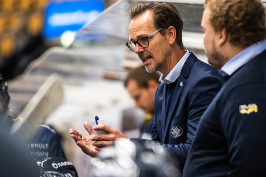 s assisterande tränare Peter Hammarström