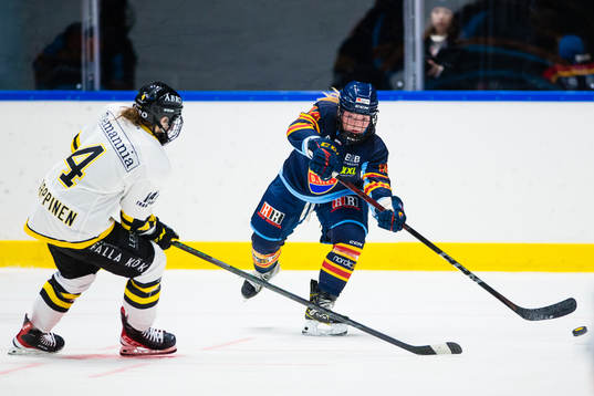 s Aino Karppinen och Djurgårdens Alexis Mauermann
