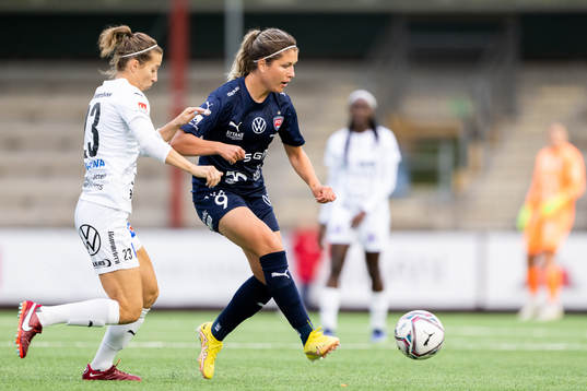 FC Rosengårds Loreta Kullashi och Kalmars Patricia