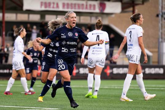 FC Rosengårds Mia Persson jublar