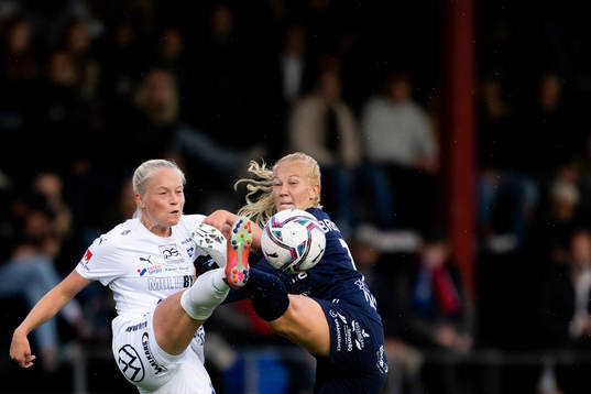 Kalmars Wilma Finnman och FC Rosengårds Sofie Bruun