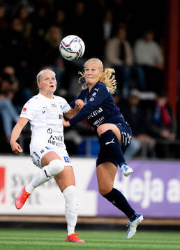 Kalmars Wilma Finnman och FC Rosengårds Sofie Bruun