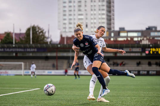 FC Rosengårds Olivia Schough och Kalmars Allison Pantuso